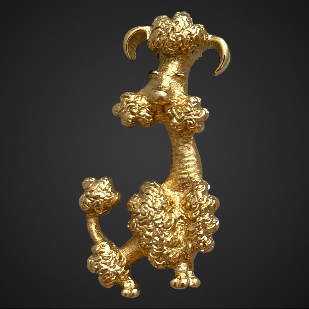 Signed Avon Vintage Gold-Tone Poodle Dog Brooch Figural 1970s Pin - Picture 7 of 7